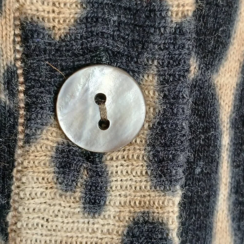 Leopard Print 100% Cotton V-Neck Abalone Button-Up Cardigan With Pockets Sz L - Picture 5 of 15